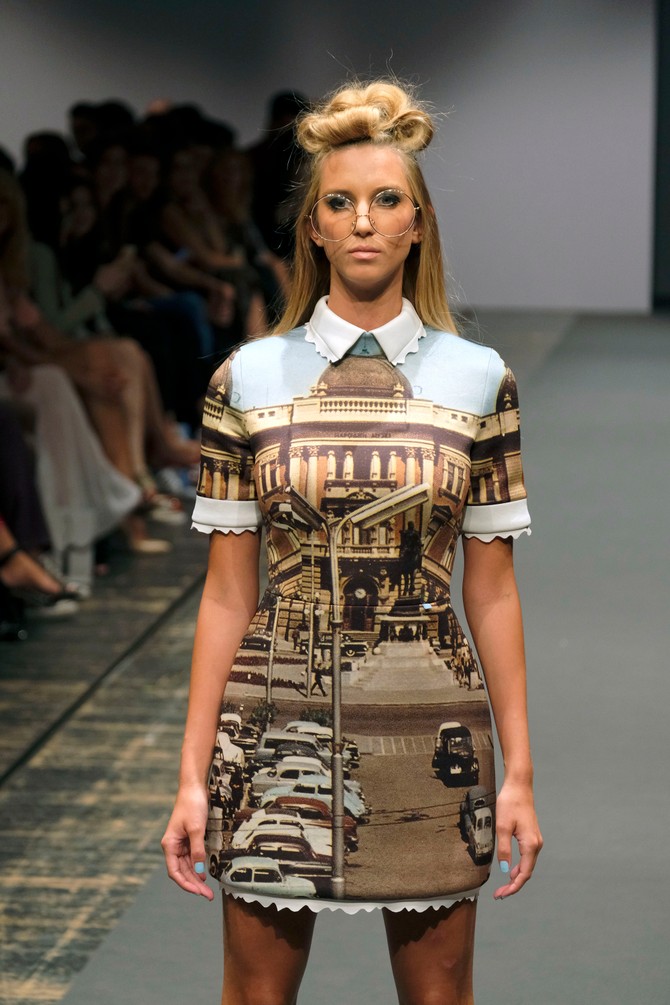 Duh prošlog vremena na modernoj haljini: model Ane Ljubinković prikazan večeras u Beogradu