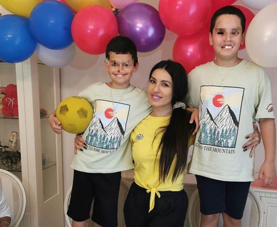 Tanja Savić sa sinovima