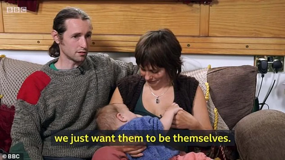 Džejk Ingland-Džons i Hobit Hamfri s bebom