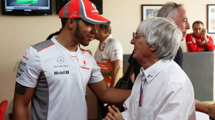 Bernie Ecclestone és Lewis Hamilton nagyon nem ért egyet a Black Lives Matter-mozgalommal kapcsolatban. / Fotó: MTI/EPA/Jens Büttner