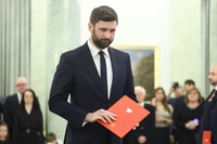 "Za zamkniętymi drzwiami od nas był tylko Nikodem". Brat gwiazdora TV Republika umacnia swoją pozycję