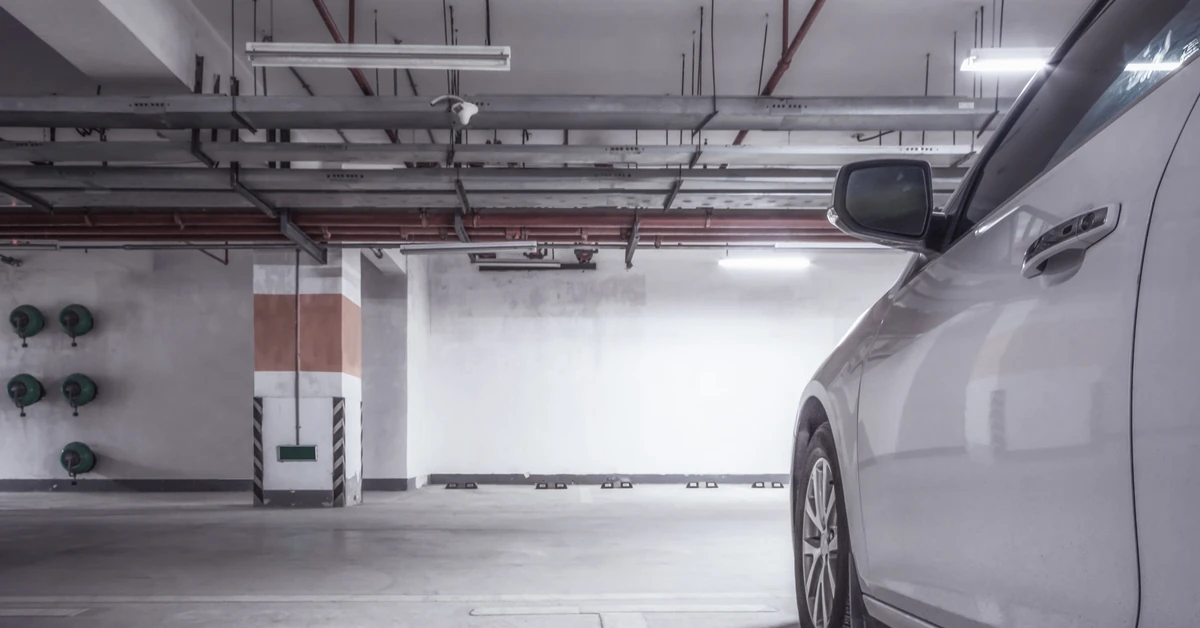 Ważna zmiana w prawie mieszkaniowym. Samorządy zdecydują o parkingach. Ustawa u prezydenta