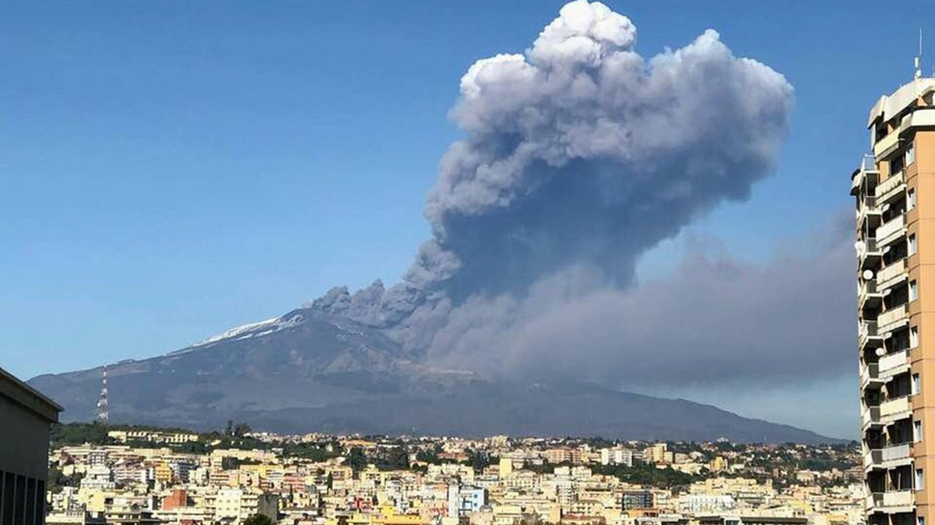 11 fotki erupcije Etne demonstriraju koliko je čovek sitan