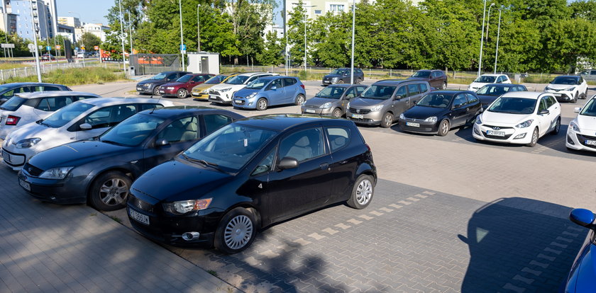 Na parkingach park & ride coraz tłoczniej. To przez ceny paliwa?