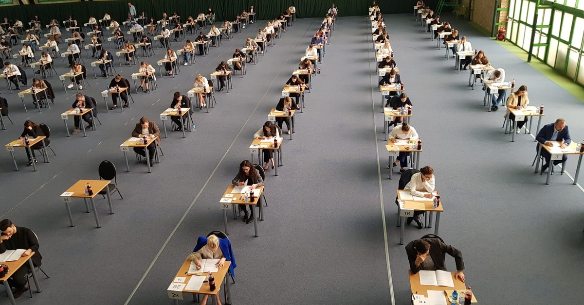 Egzaminy wstępne na aplikację radcowską i adwokacką zaskoczyły pytaniami