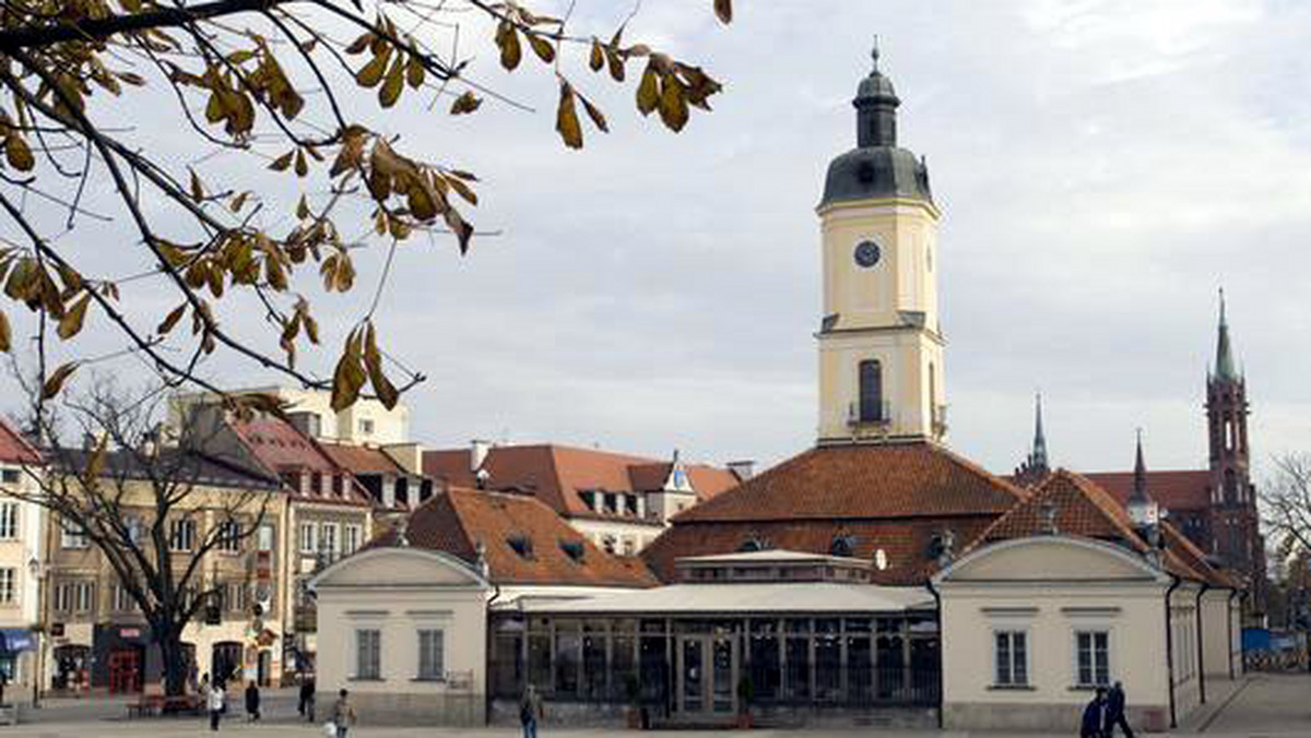 Wyprawy w czasy PRL, ale i w czasy dworskie, gry miejskie, wystawy fotografii, zwiedzanie Białegostoku nocą - to niektóre atrakcje przygotowane na 14 maja przez placówki muzealne w Podlaskiem z okazji Nocy Muzeów.