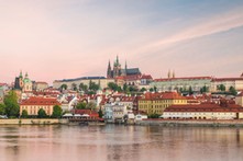 Atak na Rosyjski Dom w Pradze. Rzucono butelki z benzyną, trzy eksplodowały