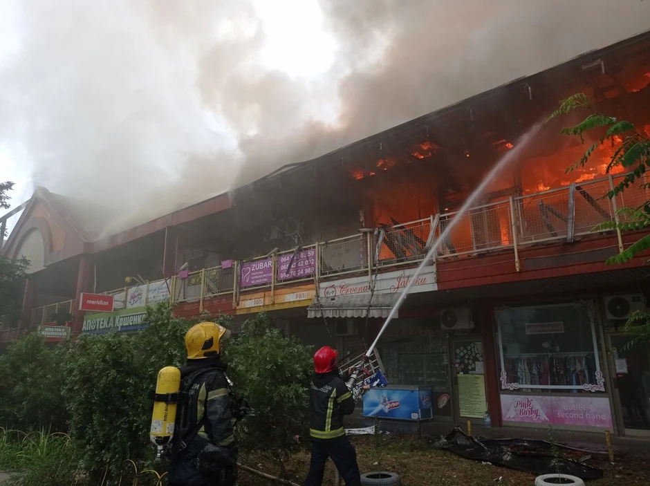 Ogroman požar u tržnom centru na Novom Beogradu