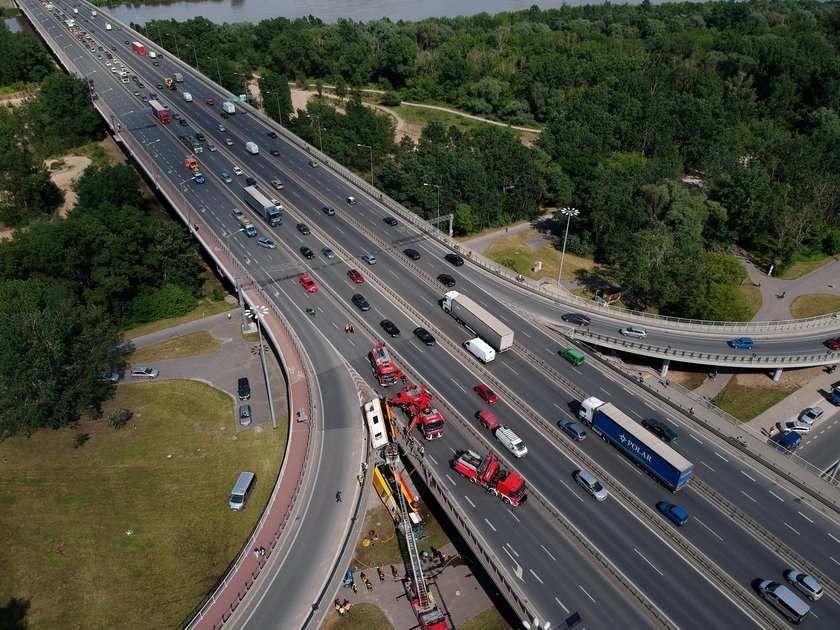 Autobus spadł z wiaduktu. Wiele osób rannych