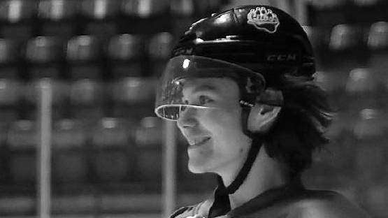 Vo veku iba 22 rokov zomrel hokejista Bradly Burden.