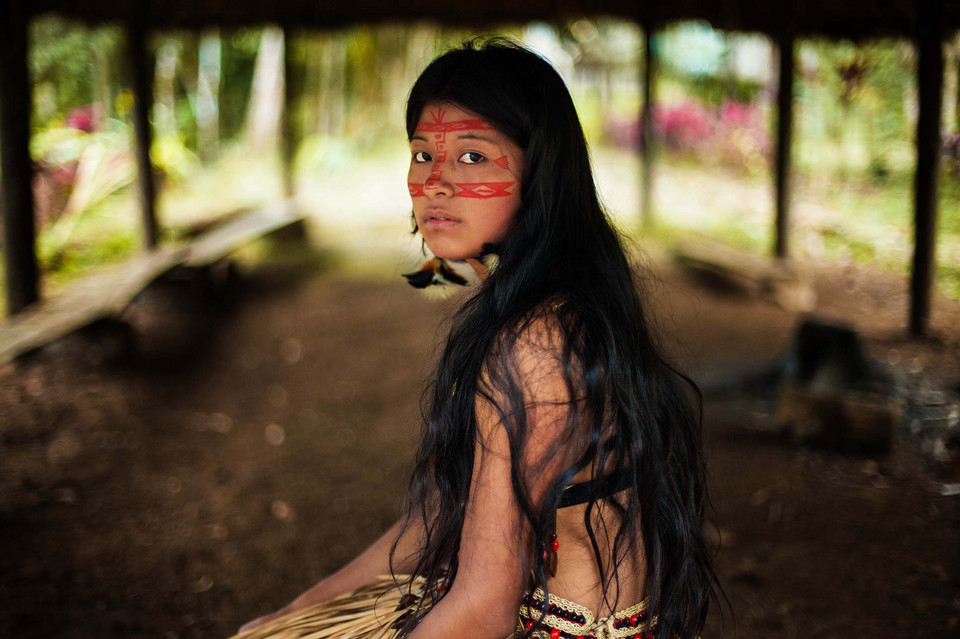 Ekwador - dziewczyna z plemienia Keczua w sukni ślubnej