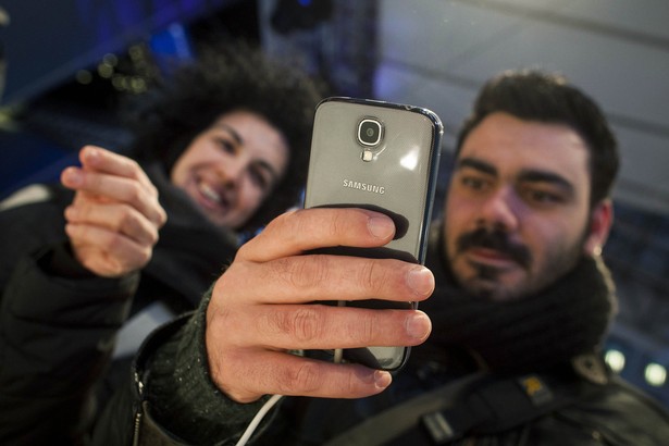 Testowanie smartfona Samsung Galaxy S4 podczas prezentacji na Times Square w Nowym Jorku, 14.03.2013 (3)