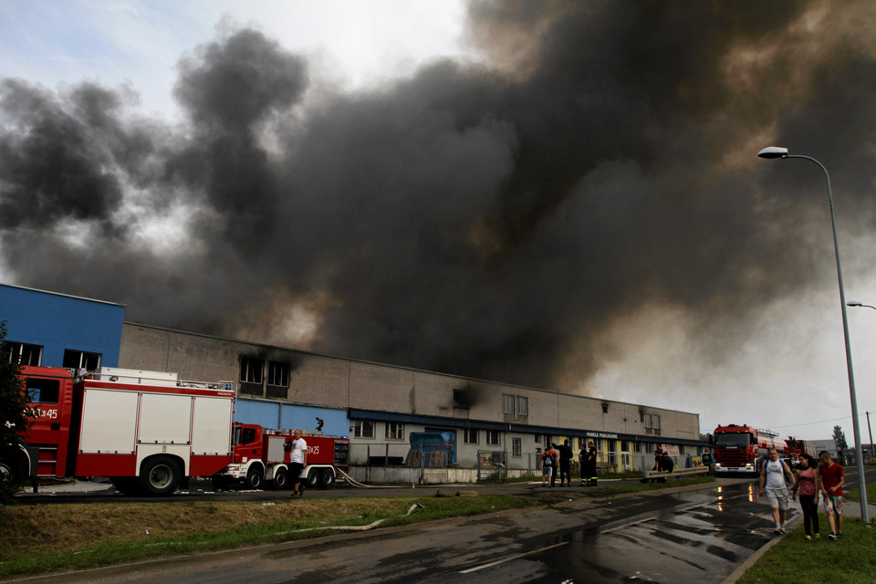 Pożar fabryki w Lubaniu