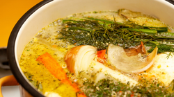 Trzeba usuwać szumowiny z rosołu? Babcia mówiła, że tak. Miała rację?