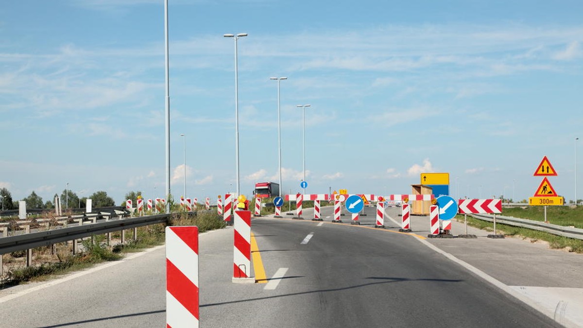 Najwyższa Izba Kontroli zleciła służbom kontrolnym wojewodów w całej Polsce audyt organizacji ruchu i oznakowania na drogach wojewódzkich, powiatowych i gminnych - poinformował w poniedziałek PAP rzecznik NIK Paweł Biedziak.