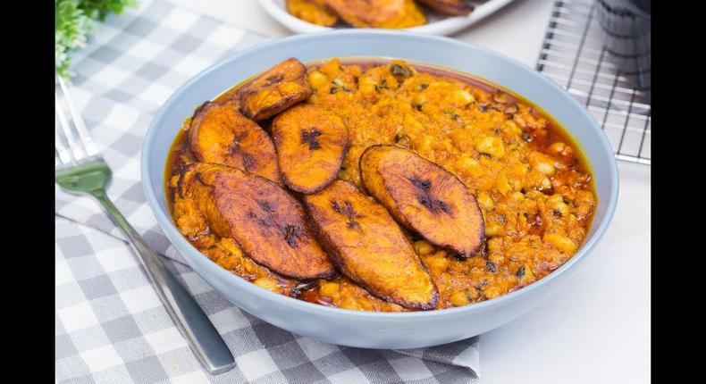 Red-red recipe (Beans stew with fried plantains)