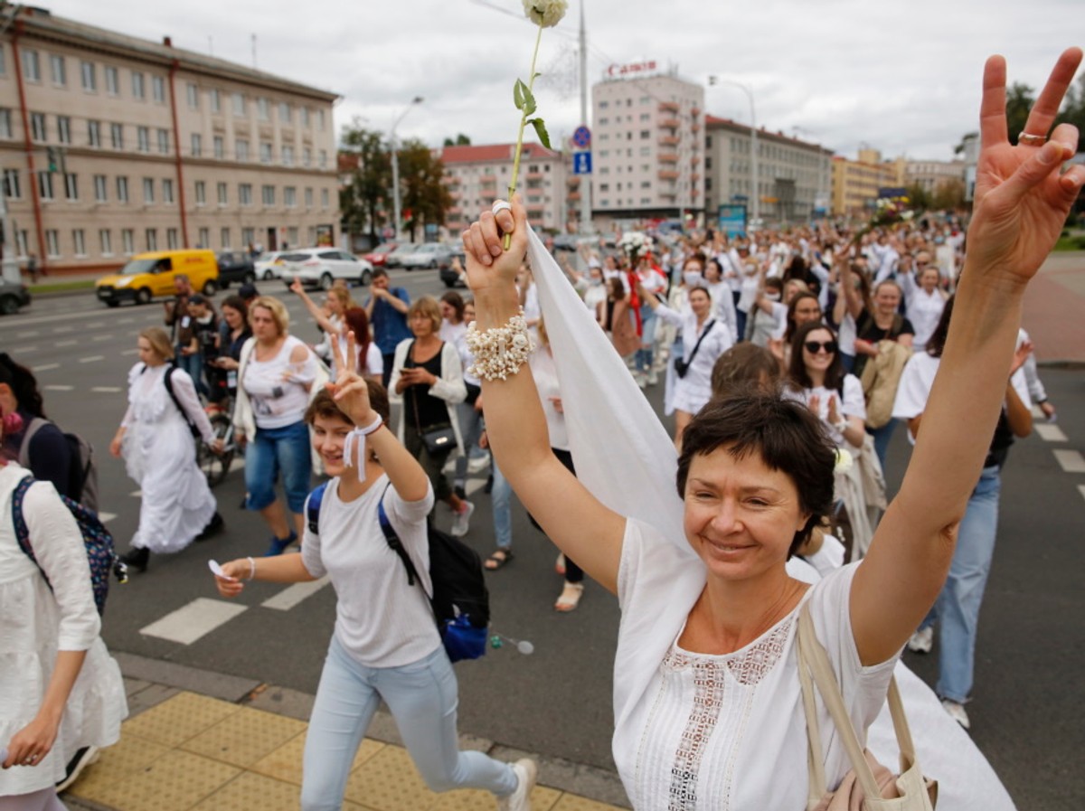 Kobiecy biały protest w Mińsku