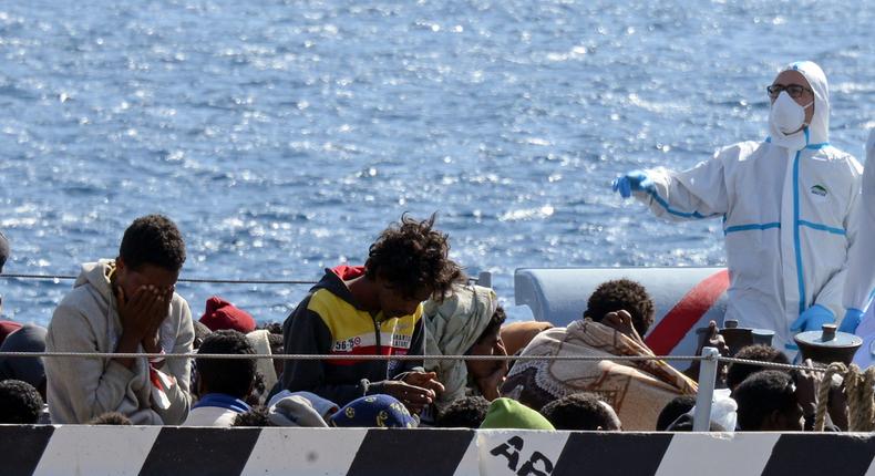 Almost 220,000 migrants, a record, reached Europe by sea in October - UN