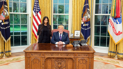 Így vette be a Fehér Házat Kim Kardashian – fotók