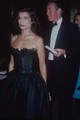 Met gála: 1981-ben a szédítő Bianca Jagger megérkezik a Met gálára a legendás Halstonnal