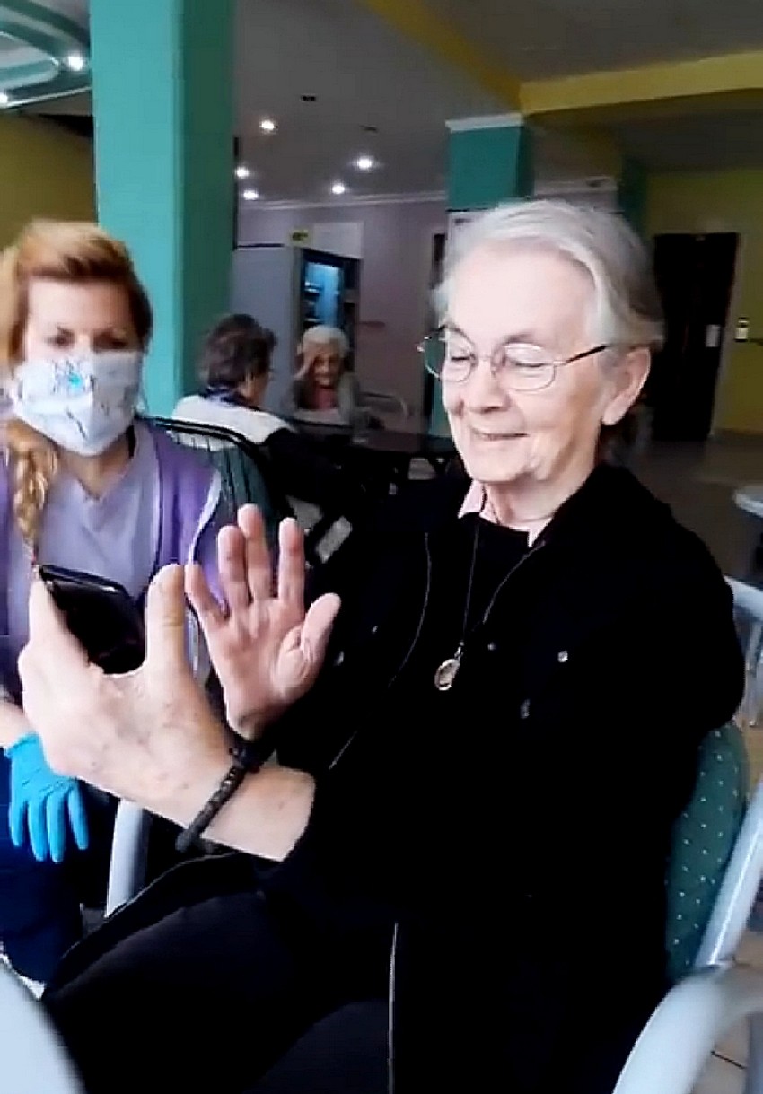 Sa porodicom i prijateljima komuniciraju preko vajbera