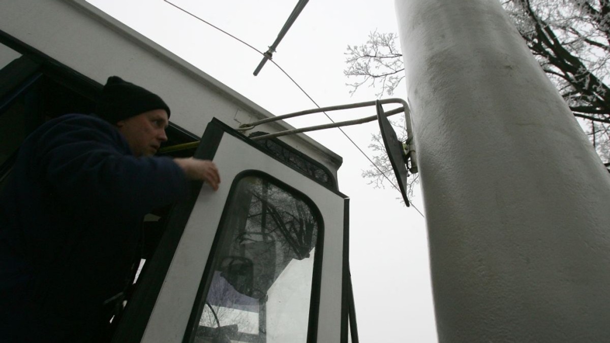 "Gazeta Wrocławska": Już wiadomo, kto jest winien fuszerki i zapłaci za błędy podczas remontu pętli tramwajowej przy cmentarzu Grabiszyńskim.