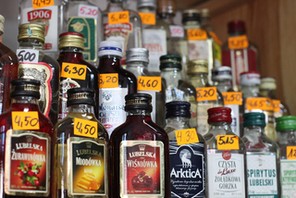 alkohol w małych butelkach