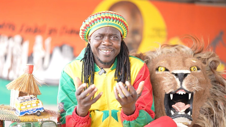 Senegalski navijač Aliou Ngom smatra da nema smisla čak ni podnositi zahtev za vizu da bi gledao kako njegov tim, poznat kao Lavovi Terange, igra u SAD | Foto: Aliou Ngom