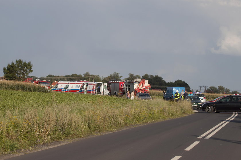 Smardzów. Autobus wpadł do rowu