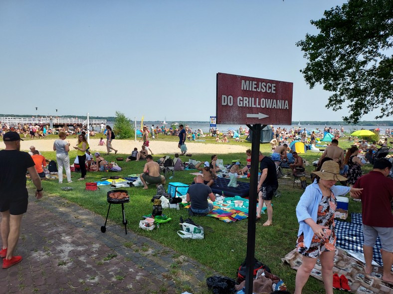 Dla grillujących jest wydzielona specjalna strefa na plaży