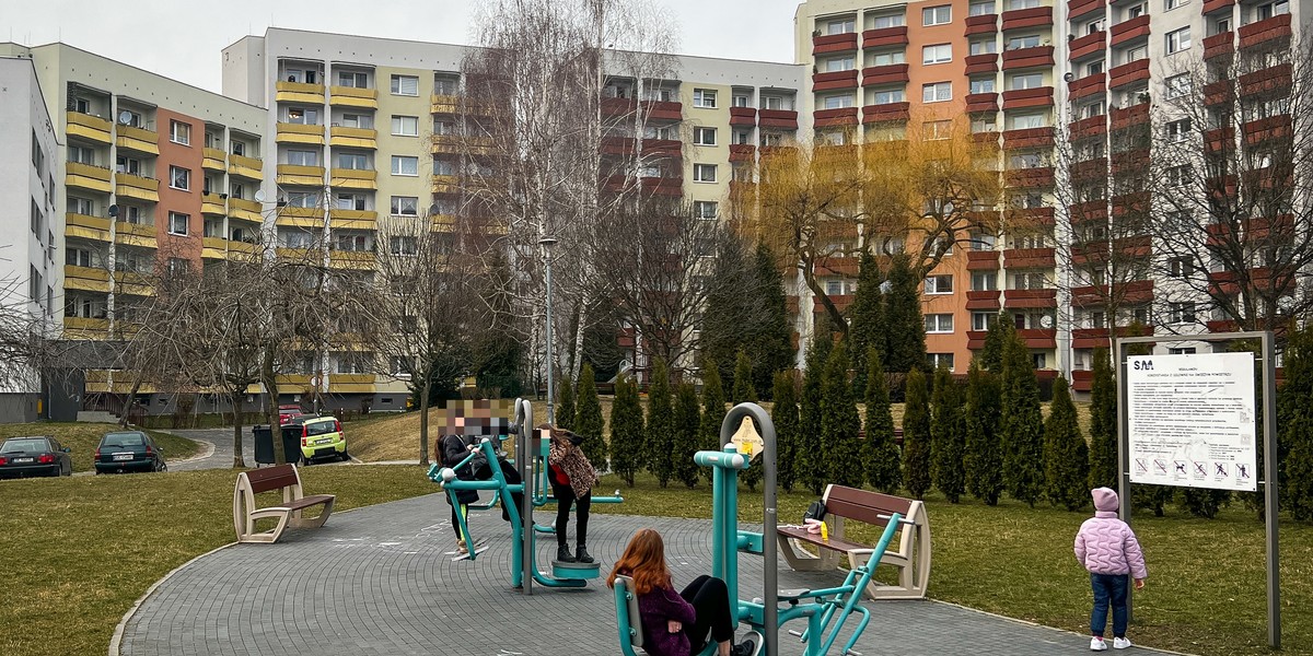 Pijana 12-latka na placu zabaw w Elblągu. Dlaczego dorośli nie zareagowali?