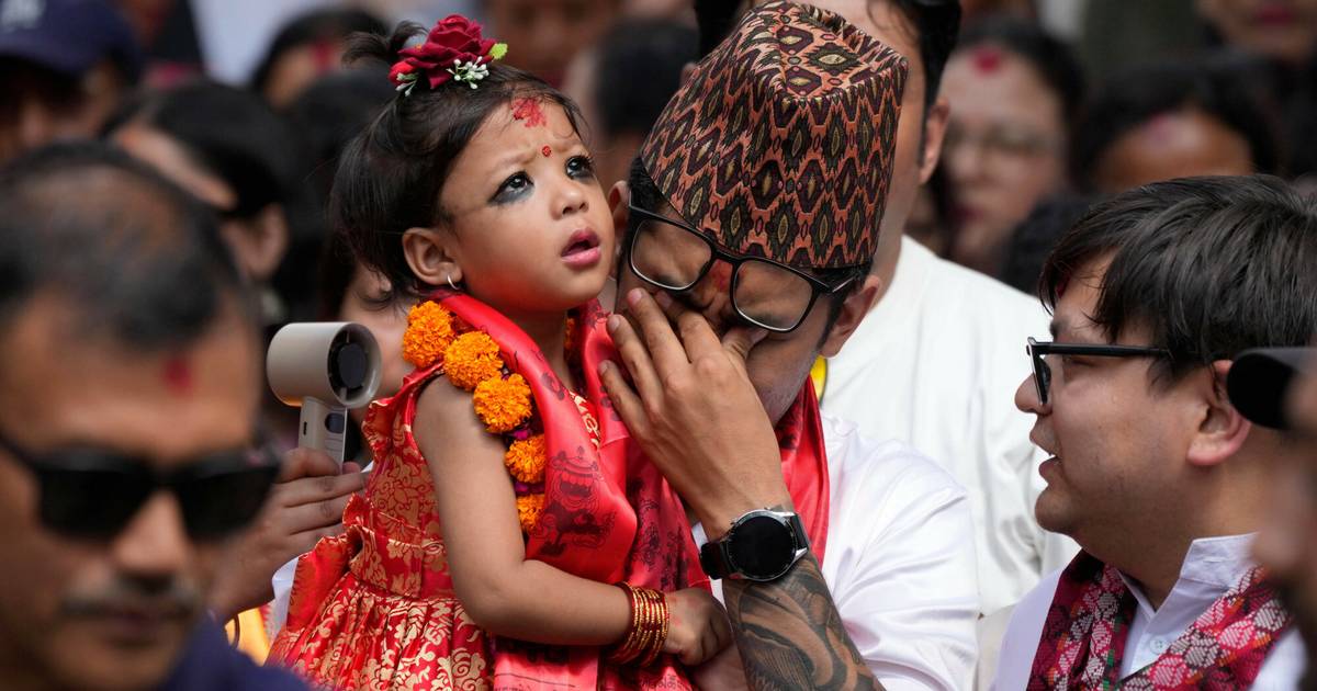 Dwulatka została żywą "dziewiczą boginią". Kontrowersyjna tradycja w Nepalu