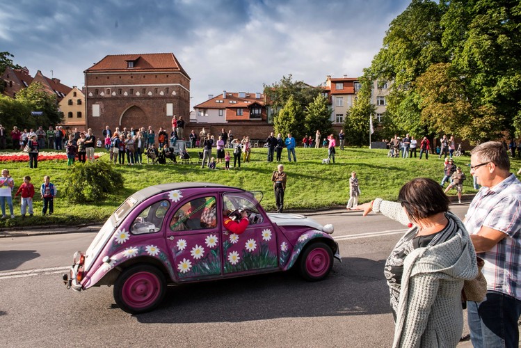 Citroen 2CV na zlocie w Toruniu