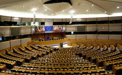 Zaostrza się spór Polski z Brukselą. "Będziemy trochę jak Orbán, nieznośni"