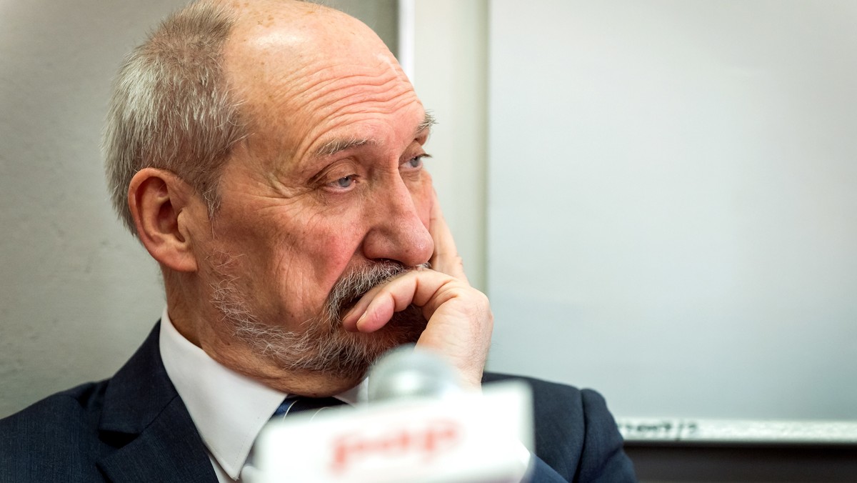 Przyczyną śmierci ofiar katastrofy Tu-154 była eksplozja - powiedział przewodniczący podkomisji smoleńskiej, były szef MON Antoni Macierewicz. Według niego raport techniczny podkomisji może być gotowy w najbliższych dniach.