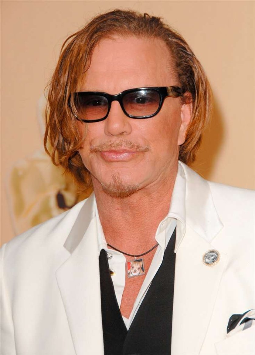 Mickey Rourke jest obrzydliwy. Dostał piany na ustach!