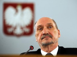 Raport Macierewicza: dwa wstrząsy przyczyną katastrofy pod Smoleńskiem, 20 doniesień do prokuratury