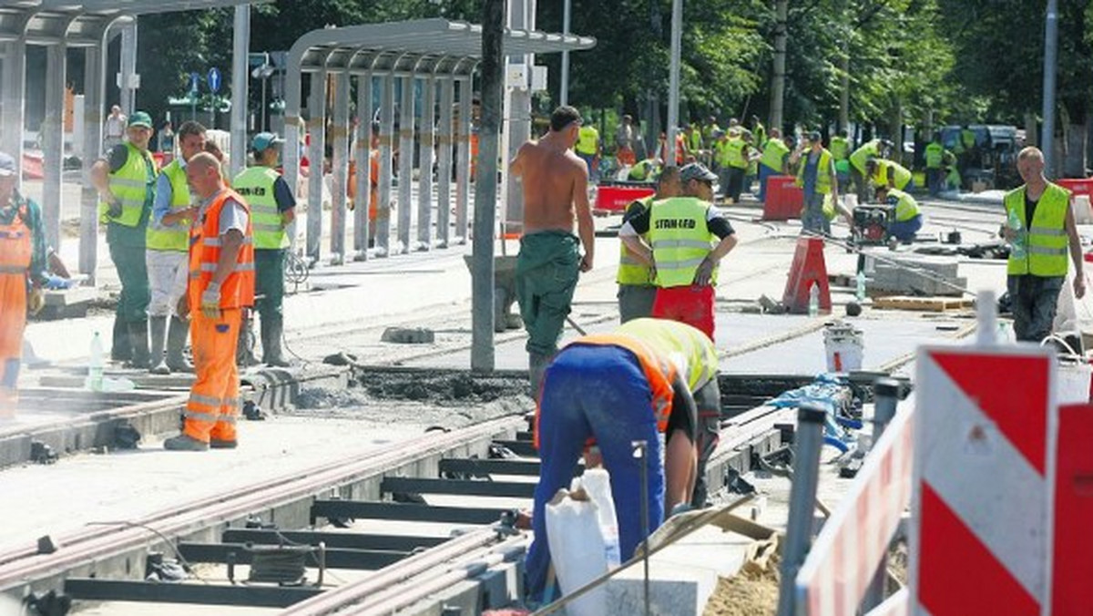 Wszystko wskazuje na to, że przebudowa skrzyżowania przy Bramie Portowej zakończy się w terminie - a więc pod koniec lipca.