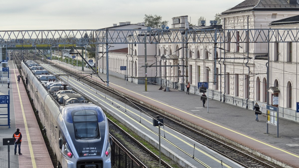 Pięć firm wyraziło chęć zaprojektowania przebudowy białostockiego dworca PKP. Mają pół roku na przygotowanie dokumentacji. W połowie przyszłego roku dowiemy się, jakie zmiany zostaną wykonane.