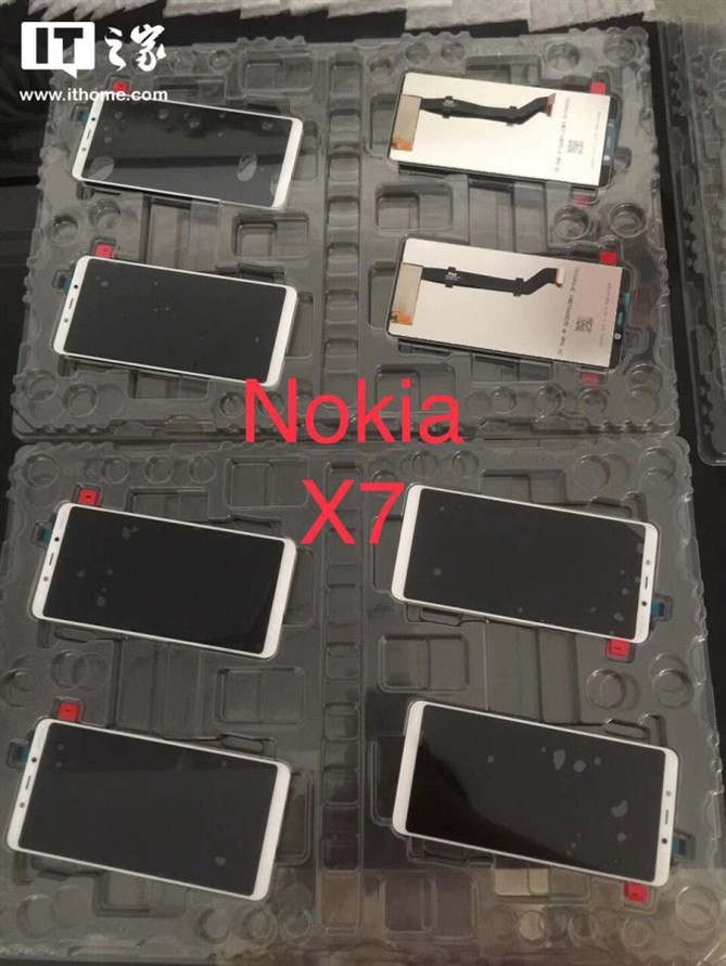 Panel smartfona Nokia X7