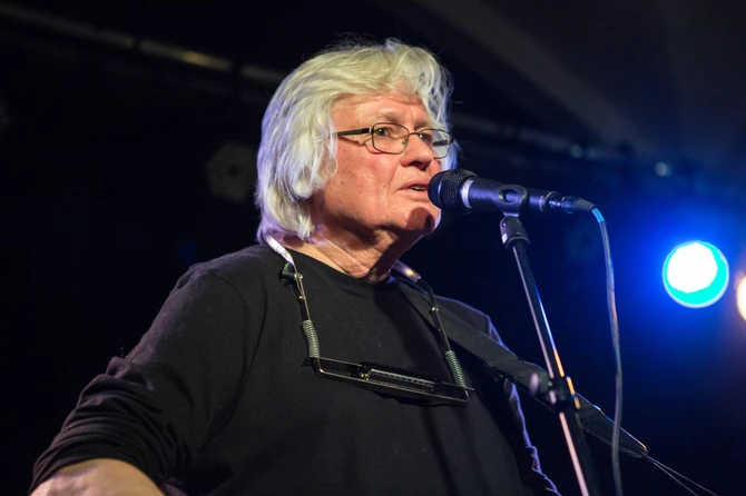 Stric Anđeline Džoli 