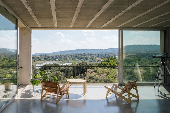 Dom z kamienia w Hiszpanii. W środku króluje subtelny minimalizm!