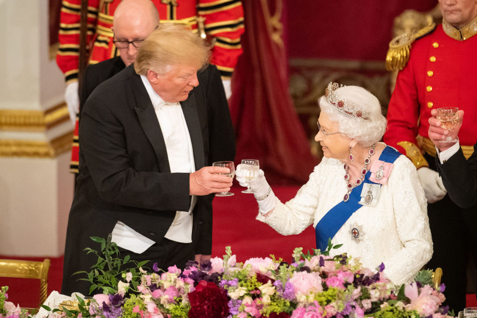 Wizyta Donalda i Melanii Trump w Wielkiej Brytanii. Na zdjęciu królowa Elżbieta II i prezydent Trump.