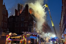 POŽAR U LONDONSKOM LUKSUZNOM HOTELU Hitno evakuisani poznati i slavni, a sad je pod znakom pitanja žurka PRESTIŽNE DODELE NAGRADA