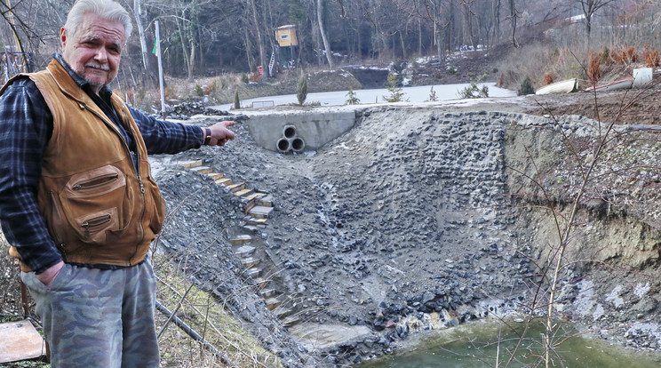 Oszter Sándor bízik benne, hogy számára kedvező döntés 
születik, és maradhat a tó, amelyre már sok pénzt költött / Foto: Fuszek Gábor