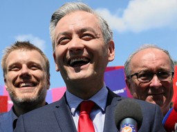 Portret wyborcy lewicy: Badania pokazują, że to najbardziej proeuropejski elektorat [WYWIAD]