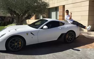 Cristiano Ronaldo i jego superauta. Nie tylko Ferrari