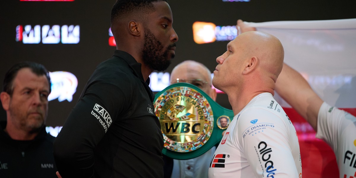 Łukasz Różański i Lawrence Okolie. fot. Piotr Duszczyk/boxingphotos.pl