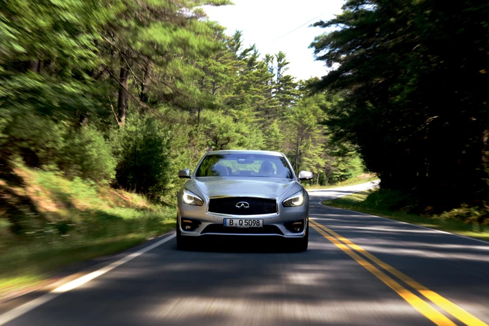 Infiniti Q70 2015