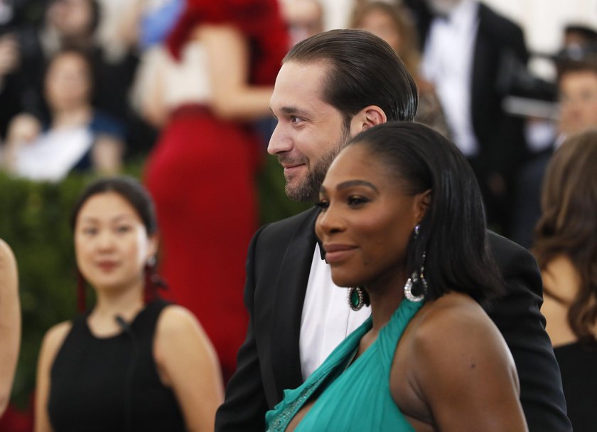 Serena Williams na gali MET. Pokazała brzuszek. Była z narzeczonym